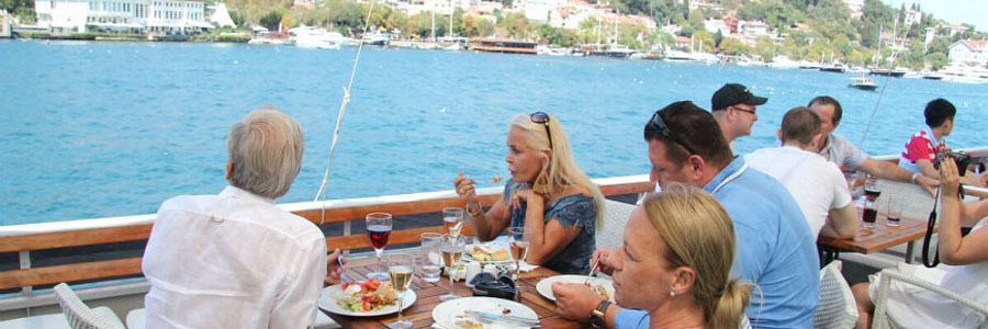 Istanbul Bosphorus Boat Tour with Lunch